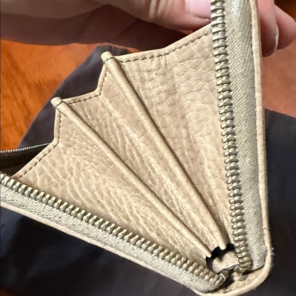 Gucci Beige and Black Diamanté Patterned Wallet - Picture 9 of 12